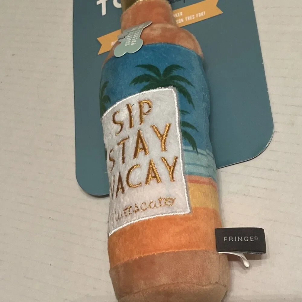 NWT Fringe Studio Plush Dog Toy Bottle Liquor Sip Stay Vacay Squeaker 💖💖